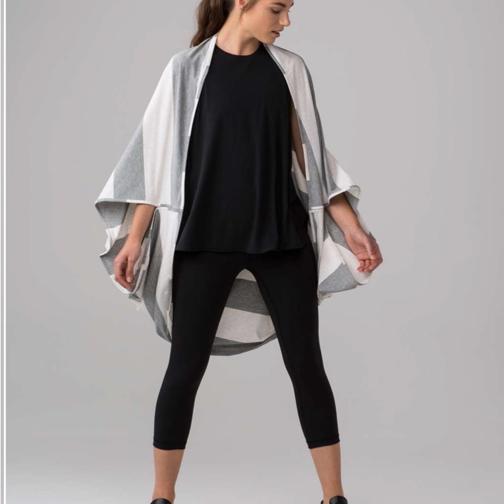 lululemon athletica Gray and White Women's Poncho
